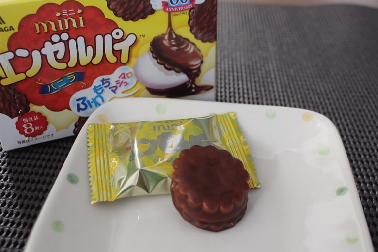japan-angel-pie Image of Japanese Angel Pies courtesy of The Japanese Snack Park